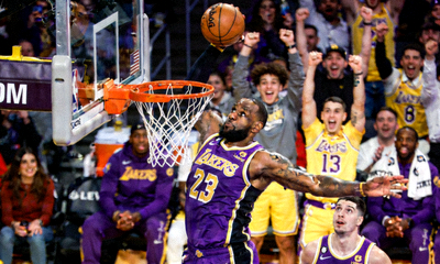 NBA湖人队比赛精彩瞬间 勒布朗扣篮